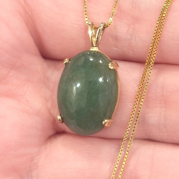 Jewelry - Vintage 14K Gold Jadeite Necklace - Elegant Oval Cabochon Pendant
